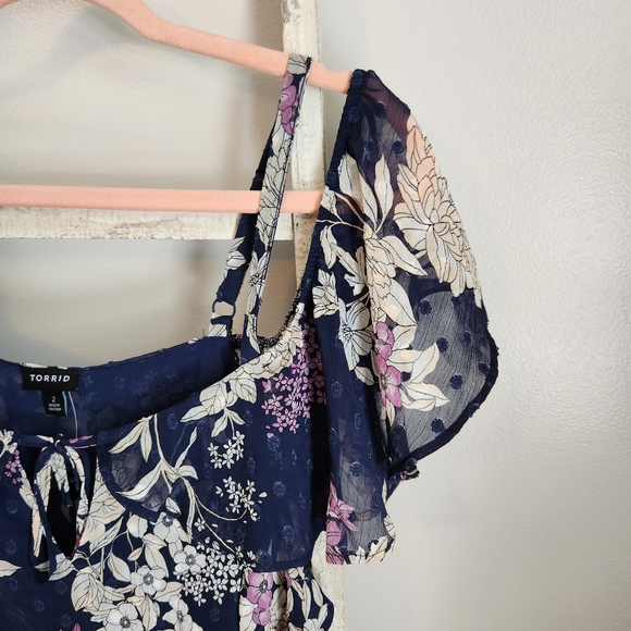 Torrid NWT size 2 2X clip dot Blue floral off shoulder top - Picture 4 of 6